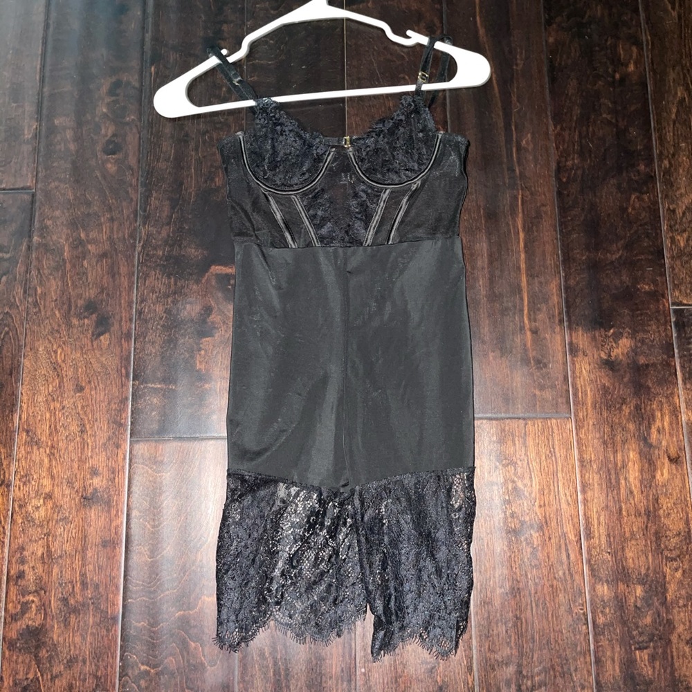 Lace Romper - Picture 2 of 3